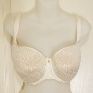 Chantelle padded underwire bra, size 34DDD ivory